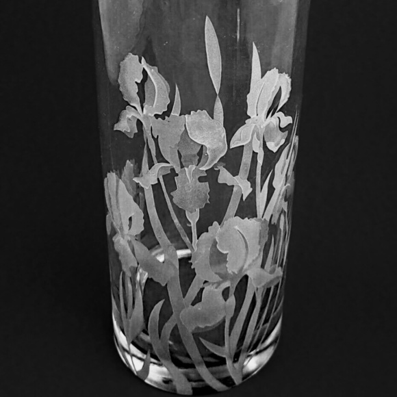 PERRY COYLE CRYSTAL DEEPLY ETCHED BEARDED IRIS FLORAL ART GLASS VASE, SIGNED - Picture 15 of 15